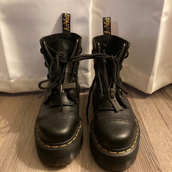 Dr. Martens Shoes - Dr Martens Sinclair Boots, size 6